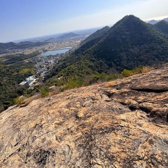 雨あがりとかで濡れてたら 滑りそう
怖いやろうなぁ