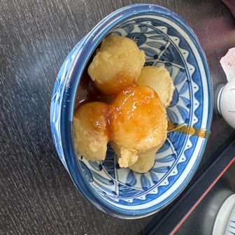 悔しいので味噌ポテトも追加
猪のお肉でタンパク質補給するつもりが、炭水化物ばっかり。
帰り際に猪鍋の予約方法を教えてもらいました。
お店を切り盛りしている93歳のおばあちゃんのご機嫌次第で提供されるそう。