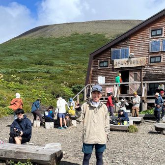 青空に浮かぶ山頂と…イエイ✌️