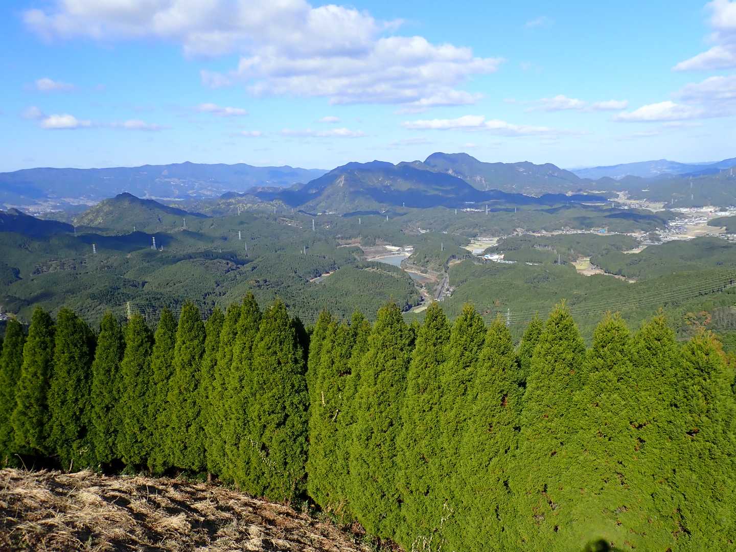 黒髪山系が近い。