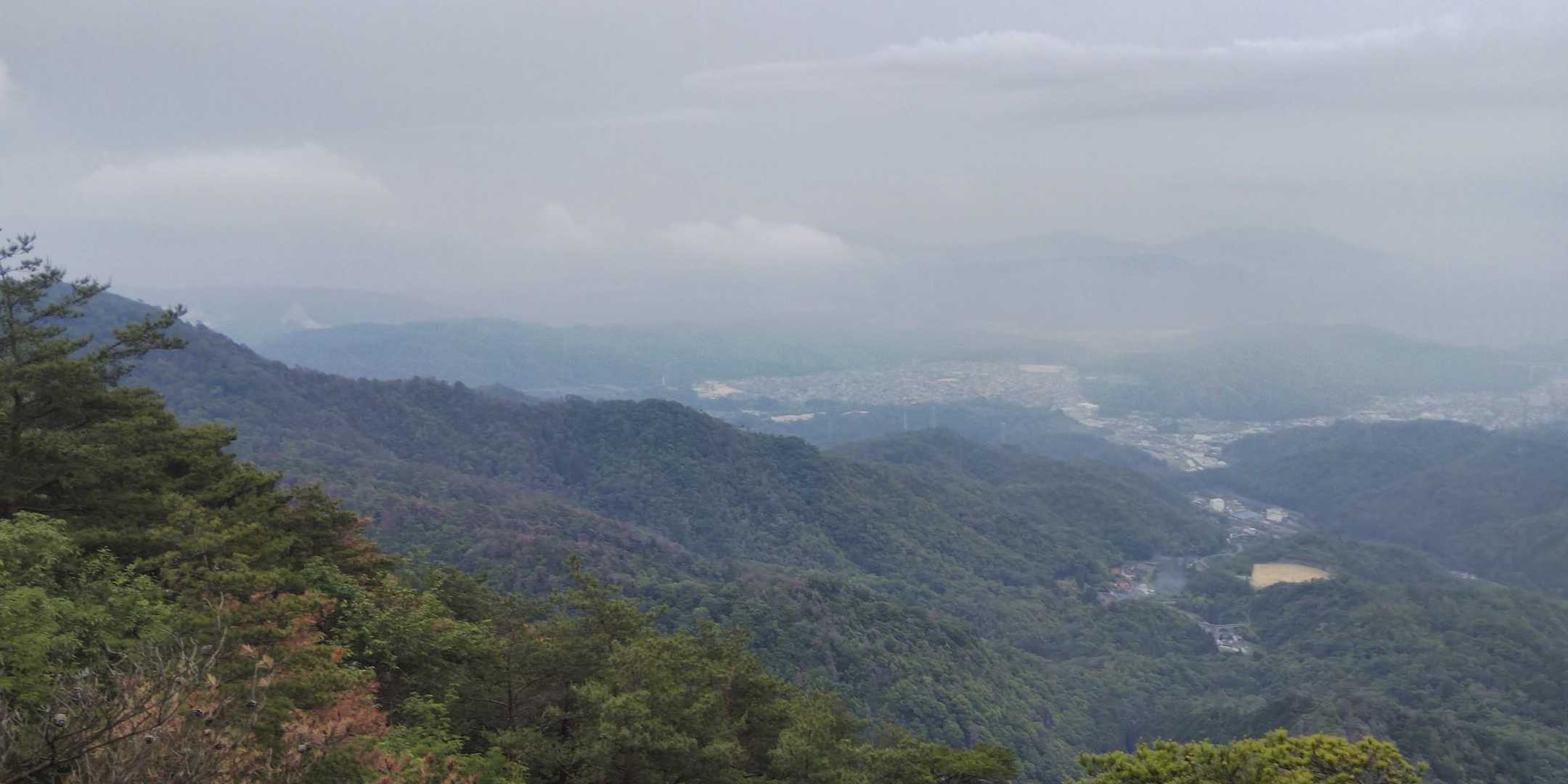 白川登山口-窓ヶ山西峰-仏峠-向山 縦走コースの写真