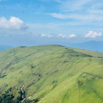 天狗塚山頂　西側
牛ノ背方面