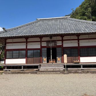 長谷寺本堂　山号は近田山
十一面観音菩薩立像が安置されている