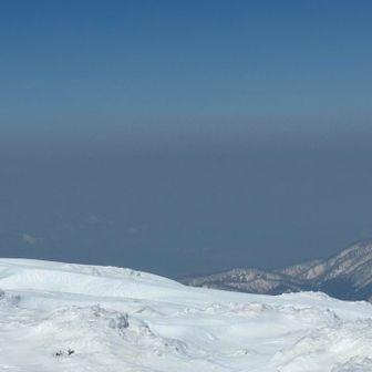 肉眼ではうーっすら鳥海山の頭が見えました👀