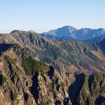 間ノ岳と、甲斐駒ヶ岳のちょっとした頭