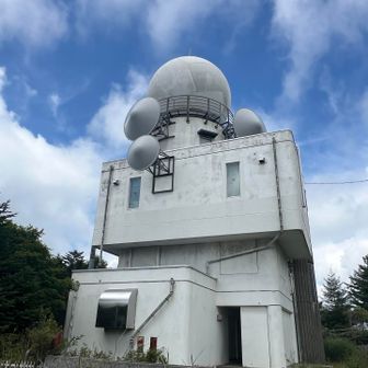 邪峠山の雨量観測レーダー、半径120kmカバーって凄いなぁ