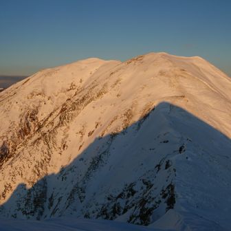 仙ノ倉山とエビス大黒ノ頭の影
ここからモルゲンを狙えばよかった。