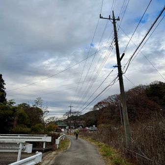 そして無事下山。雨巻山に雲がかかると雨が降るとの理由から付いた名前と聞いている。雲かかってきた。雨かな☂️