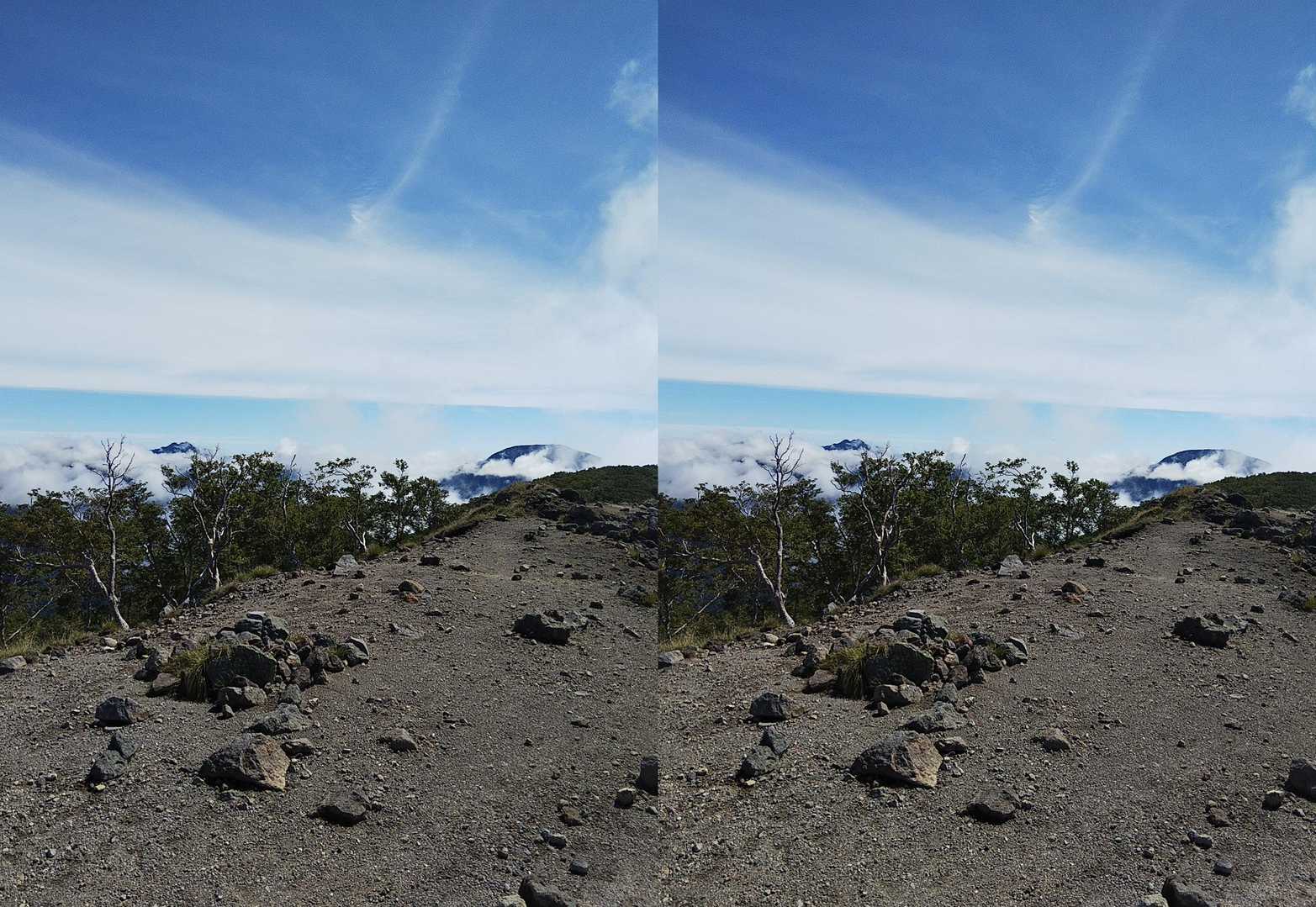 女峰山と男体山。雲海に浮かぶというほどの雲でないがちょっとそれっぽい