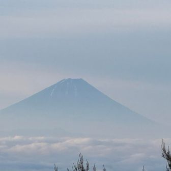 天女山登山口から10数分歩いた先の天ノ河原から撮影。