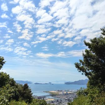 西峰も眺めヨシ