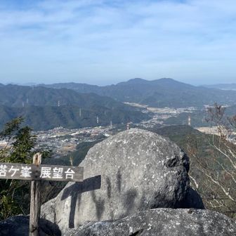 展望台到着
標高がそんなにないので道路や街並みがしっかり見えて、飛んで降りたくなるような景色でした