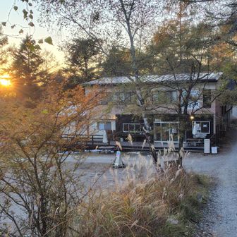 日没間近のやまのこ村🛖に戻って来た🌄