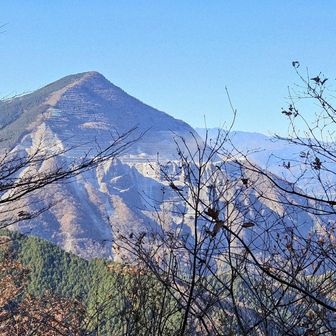 削られた武甲山
