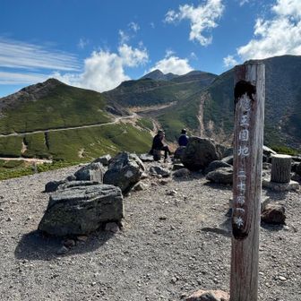 魔王園地から臨む富士見岳と剣ヶ峰