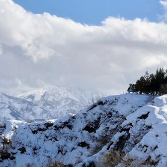 越後三山方面を望む👀　半分は☁の中