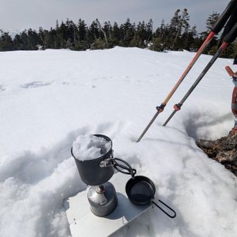 猿ヶ馬場山帰還💦水分使い切ったので調理用に雪解け水を作成🫗