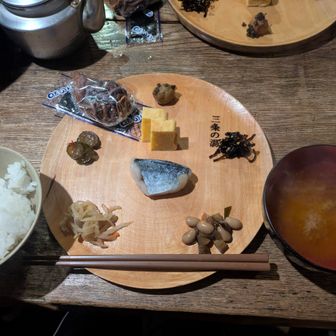 朝食はごはんとお味噌汁をおかわりしました😋
手作りの干柿