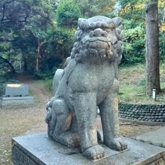 吽形  こちらもいいお顔😍
本来は角がある狛犬
結界の番人をしてくれています。🙏