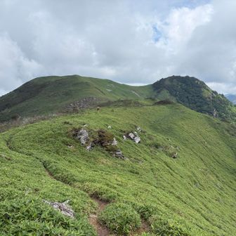 戻ります　前にも人が