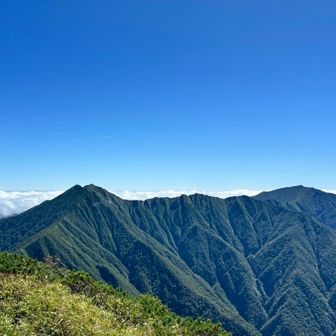 左がソエマツ、右がピリカヌプリ。ピリカヌプリは登りたいけど自分が登れないと思っている山の1つ。