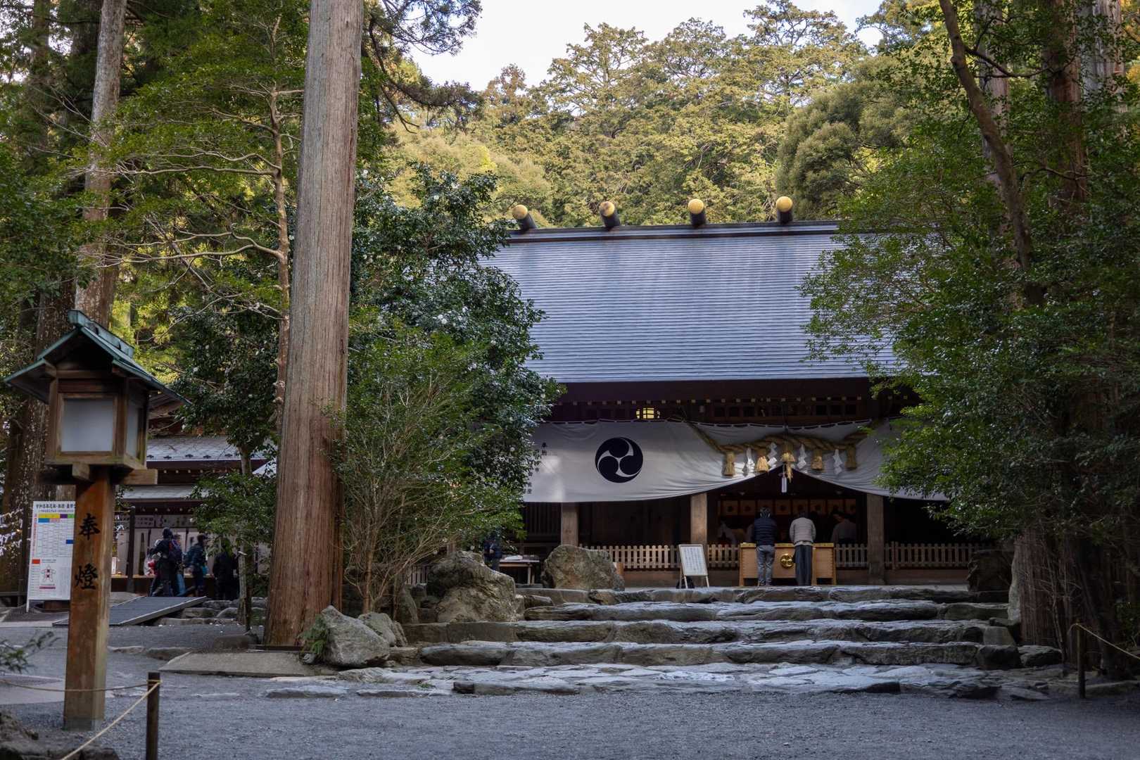 朝のシーンとして空気
厳かな雰囲気です
お参りして🙏山へ入ります