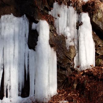 滝の名残
小さな氷瀑