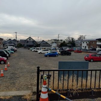 で、小田城駐車場到着