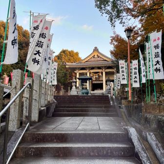 まずは駐車場近くの「御岳山」