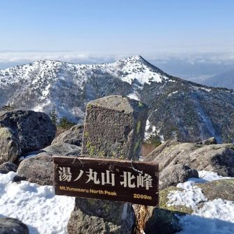奥に小烏帽子岳と烏帽子岳