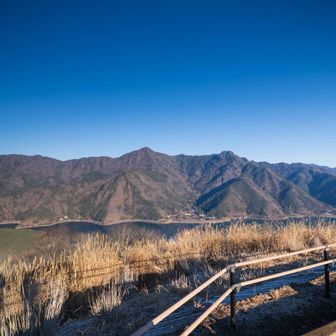 西湖と十二ケ岳