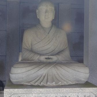 祠にお大師様が鎮座されております。