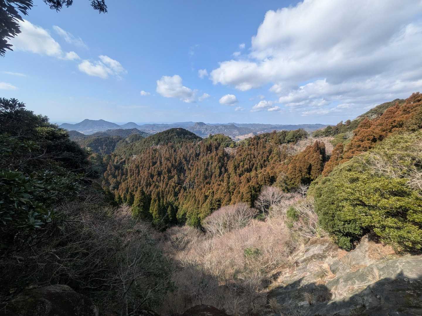 崖の縁からの眺望。