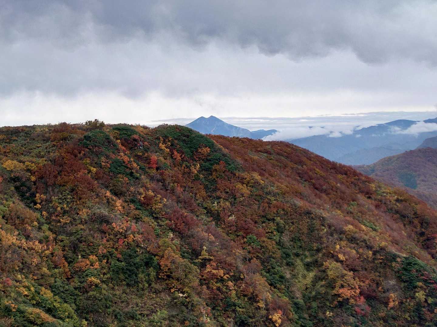 日向倉の奥に燧ヶ岳⛰️