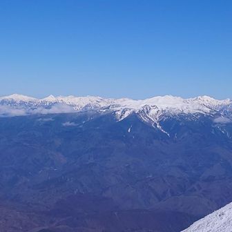 手前乗鞍岳、奥の左は黒部源流の山々、右槍穂。