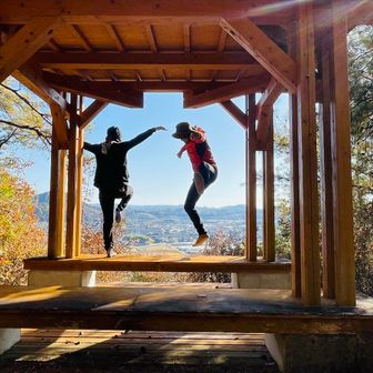 鶴の舞？2人で戦いのポーズ🤣
師匠飛んでる〜！！