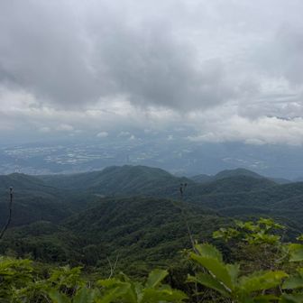 曇空ですが、麓の町は見えました