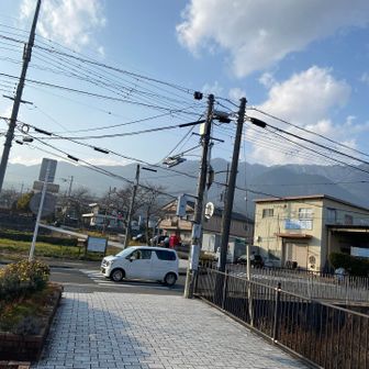 無事下山。
朝、この山景色が全く見えて無かったので天候回復して良かったです。