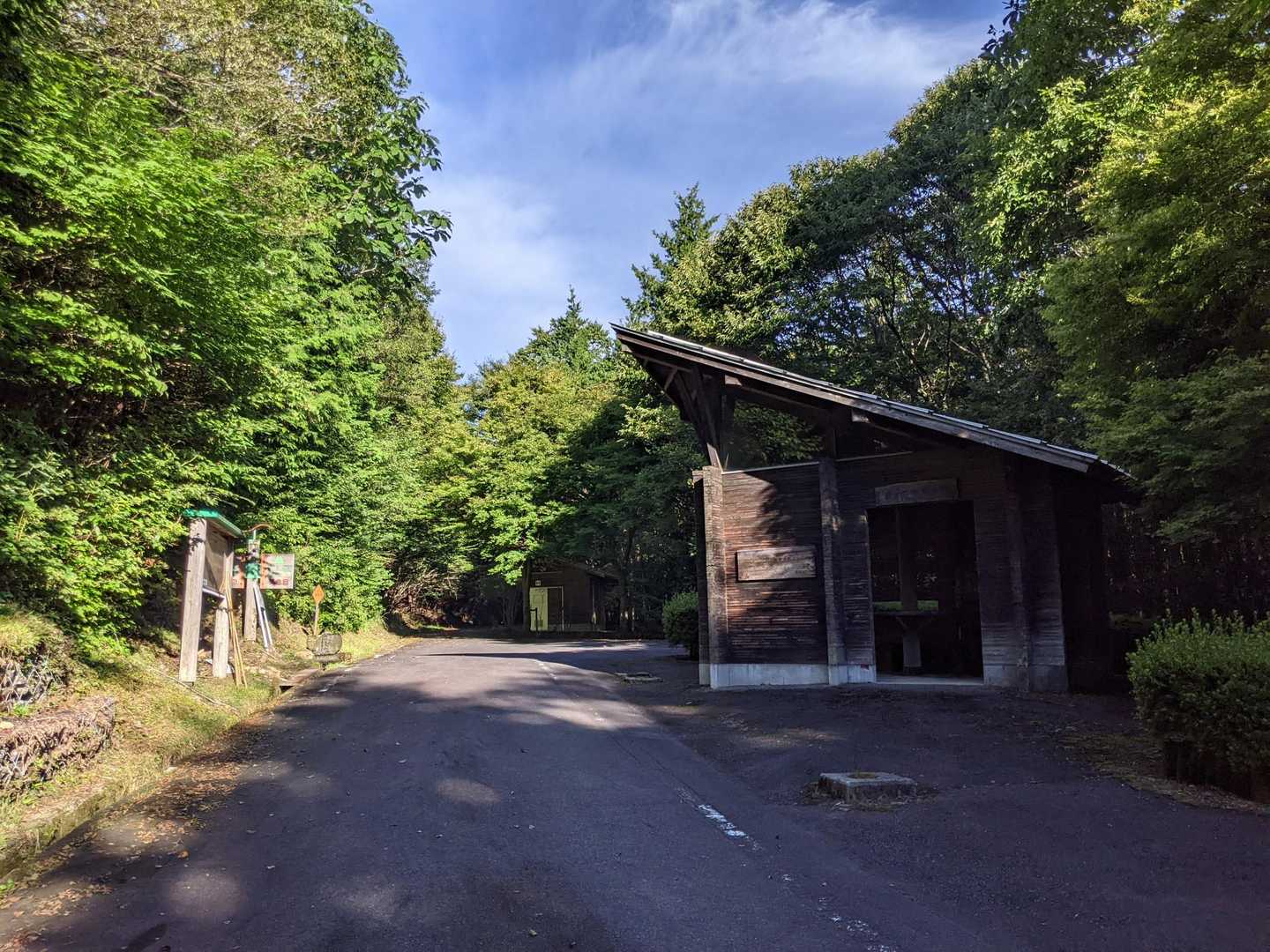 ここにも車止めれました😅