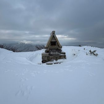 金剛堂山🙌
中金剛堂山が200名山よね！
進みます