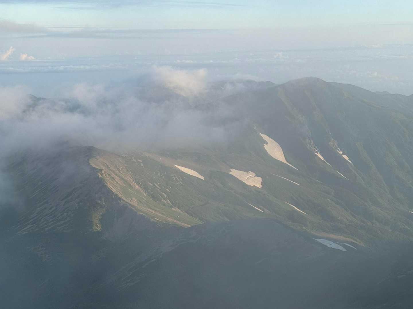 うっすら日差しが。