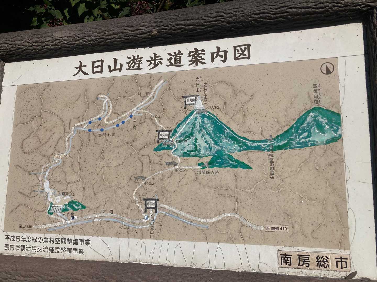 増間ダム浄水場近くの駐車場はバスも停まれるぐらいの広さで、きれいなトイレもありました。ここから出発