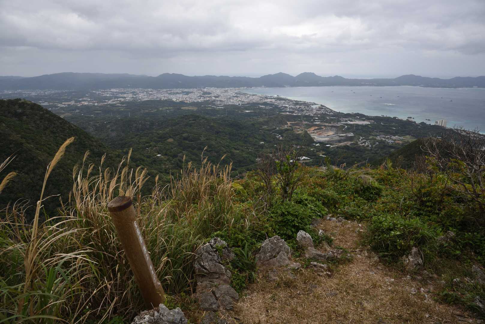 安和岳到着
ここは休憩できる程度には広い