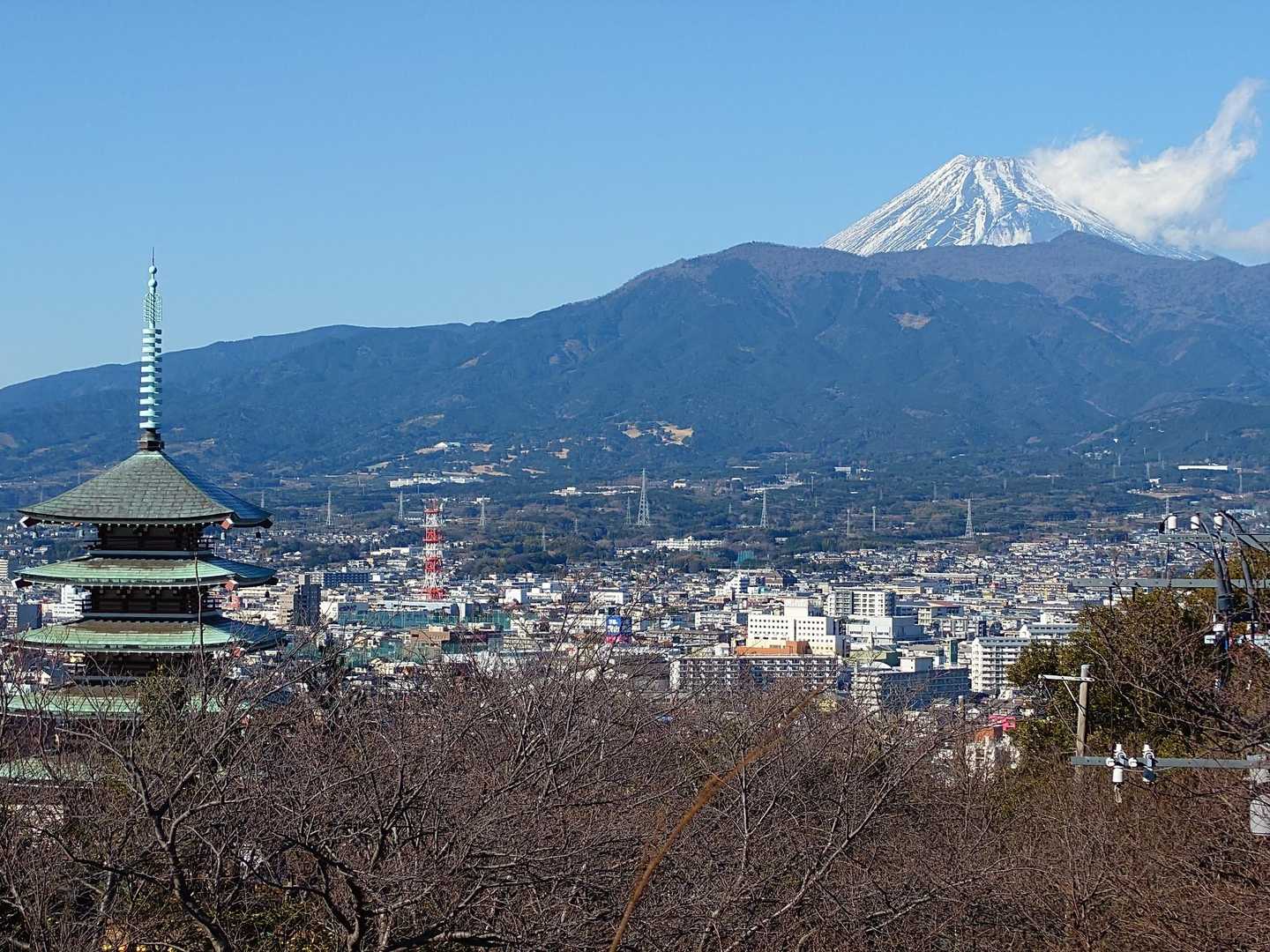 黒瀬バス停-香貫山-八重坂登り口-八重坂峠-横山-徳倉山- 縦走コースの写真