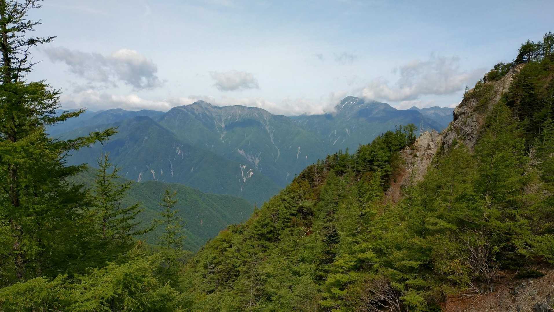 本日のファースト絶景✨️
上河内岳、聖岳‼️🤩
