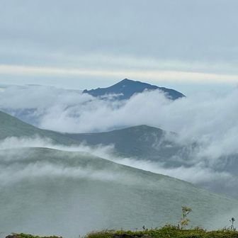 ふと姿を現す岩手山