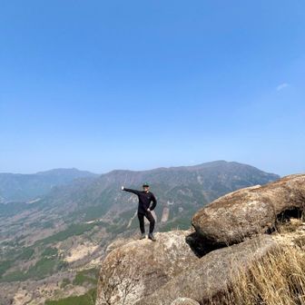 バックは大崩山