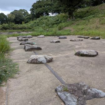 「特別史跡・増長天礎石群」大野城の倉庫が建っていた跡地