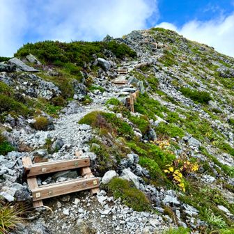 3,000m峰を結ぶ稜線が見えて来た