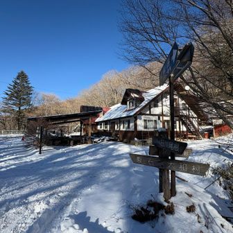 ロッヂ長兵衛着
私のリサーチ不足で大回りし過ぎました😩
バス停違いしてしまい、ぷにぷに♪さん達が下まで送ってくれる事に。
しかし！そこに居合わせたふるふるさん（写真撮ってくださった）がさらに駅まで送ってくれると😭なんて良い方達なんだろー